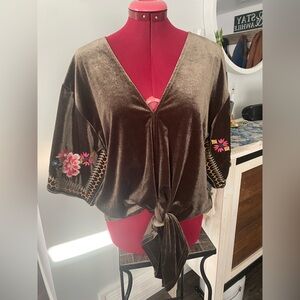 Chic Velvet Blouse with Floral Embroidery